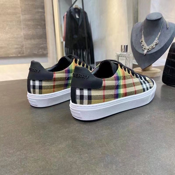 ブランド激安靴背面デザイン